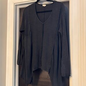 POL Charcoal V-Neck Long Sleeve Top. Boutique find